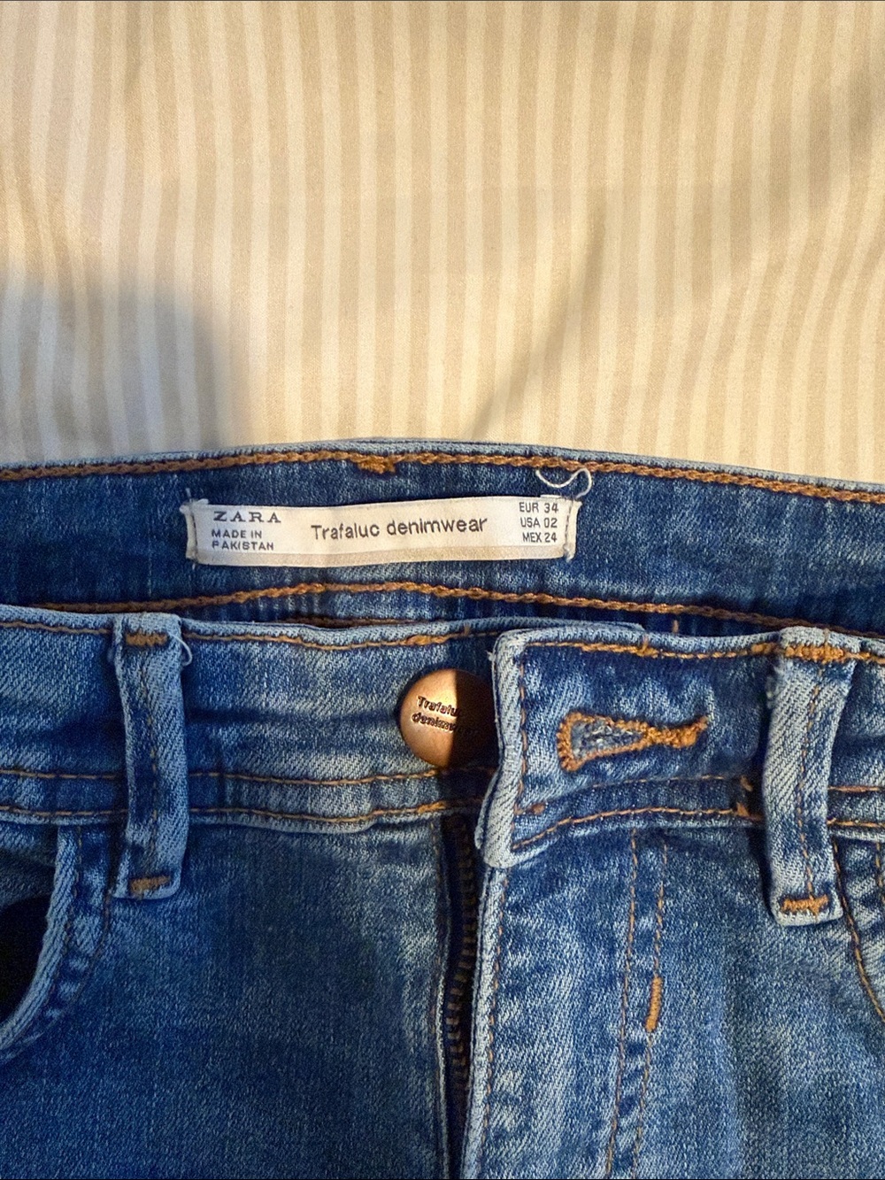 Zara Women's Medium Blue Skinny Jeans - Picture 3 of 3